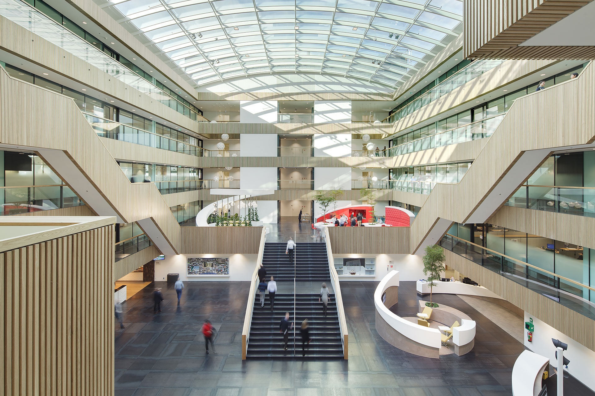 Stijnstijl-Architectuurfoto-atrium-kantoor-Fluor-03