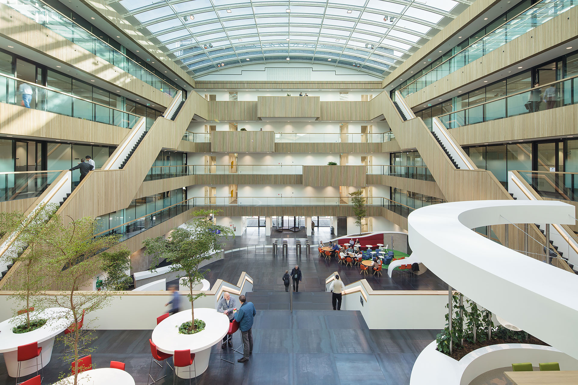 Stijnstijl-Architectuurfoto-atrium-kantoor-Fluor-07
