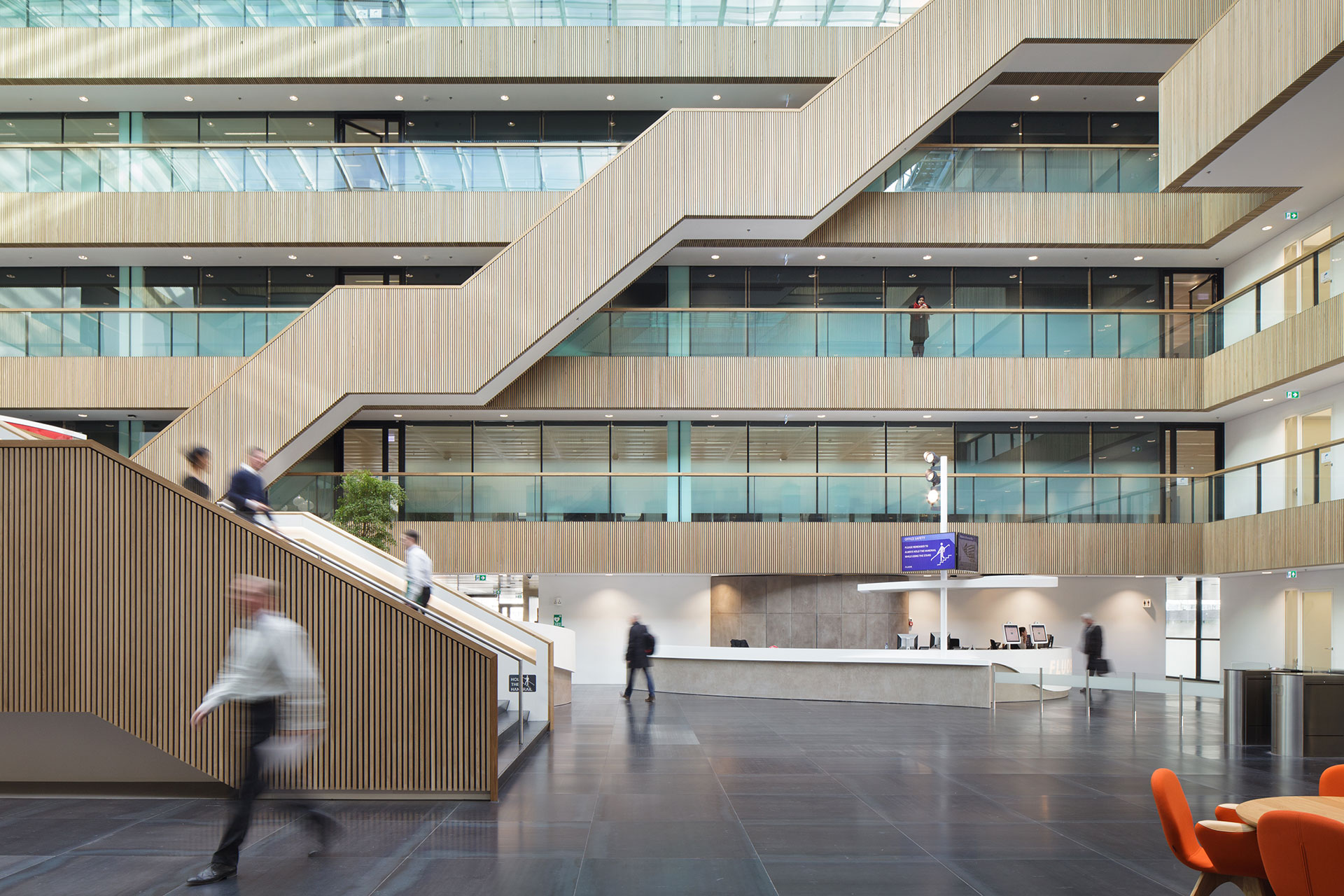 Stijnstijl-Architectuurfoto-atrium-kantoor-Fluor-08