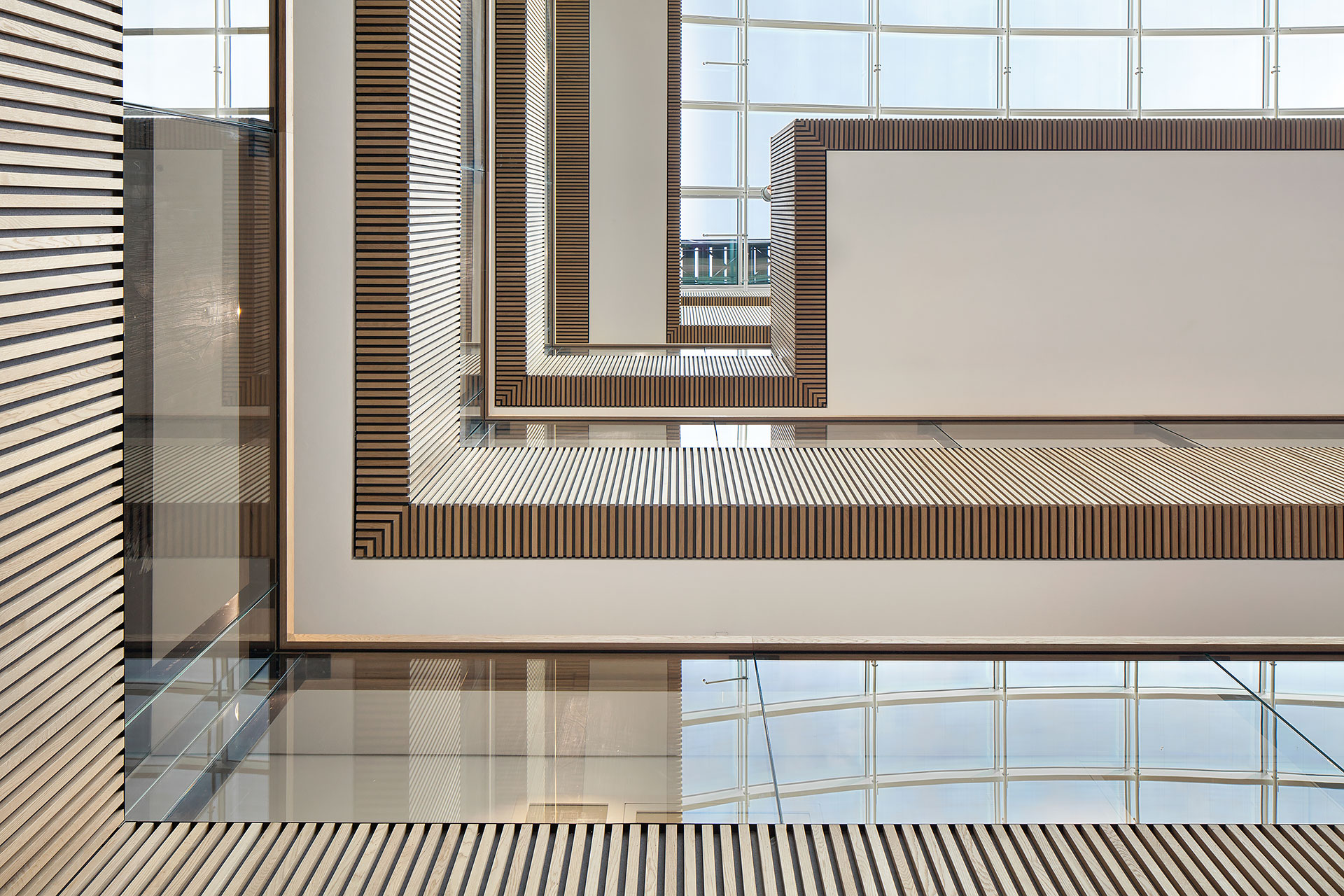 Stijnstijl-Architectuurfoto-atrium-kantoor-Fluor-14